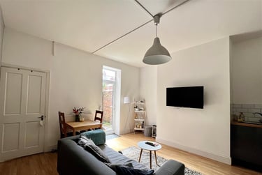 2 bed flat, Hazelwood Avenue, Jesmond, Newcastle, NE23HU - Image 1